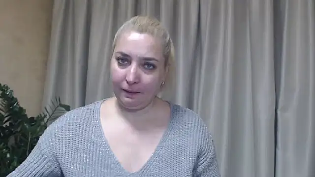 Snapshot of sweetpussy13 chatting on 10/28/25, 07:12 sweetpussy13 online show from 10/28/25, 07:12