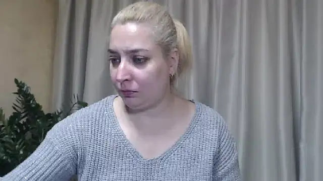 Snapshot of sweetpussy13 chatting on 11/02/25, 07:44 sweetpussy13 online show from 11/02/25, 07:44