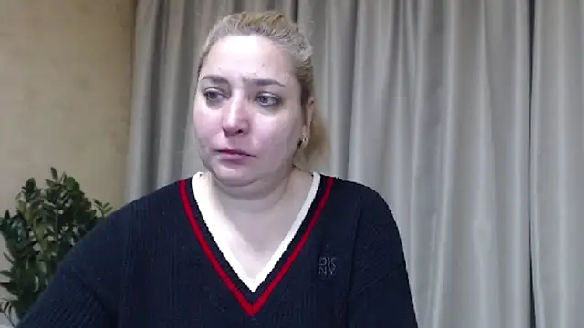 Snapshot of sweetpussy13 chatting on 02/14/26, 06:21 sweetpussy13 online show from 02/14/26, 06:21