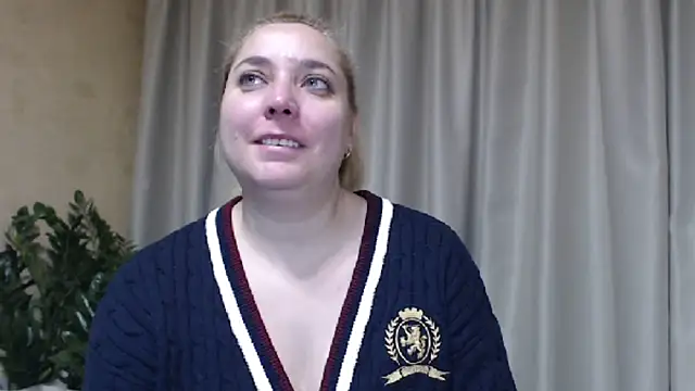 Snapshot of sweetpussy13 chatting on 02/28/26, 05:52 sweetpussy13 online show from 02/28/26, 05:52