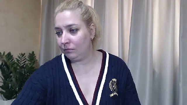 Snapshot of sweetpussy13 chatting on 03/15/26, 07:03 sweetpussy13 online show from 03/15/26, 07:03