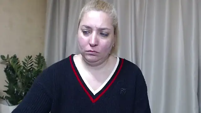 Snapshot of sweetpussy13 chatting on 03/27/26, 08:26 sweetpussy13 online show from 03/27/26, 08:26