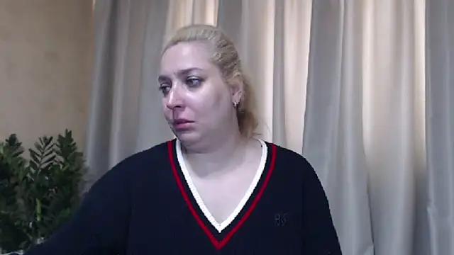 Snapshot of sweetpussy13 chatting on 04/17/26, 05:54 sweetpussy13 online show from 04/17/26, 05:54