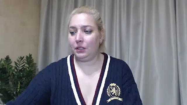 Snapshot of sweetpussy13 chatting on 04/18/26, 05:22 sweetpussy13 online show from 04/18/26, 05:22