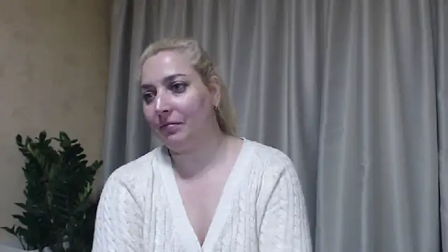 Snapshot of sweetpussy13 chatting on 05/16/26, 10:36 sweetpussy13 online show from 05/16/26, 10:36