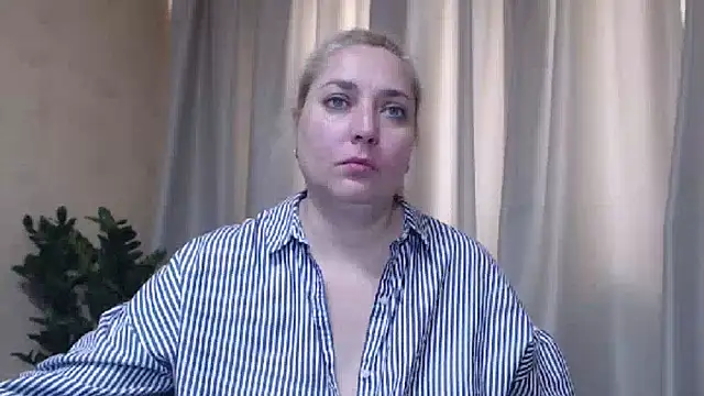 Snapshot of sweetpussy13 chatting on 05/23/26, 05:12 sweetpussy13 online show from 05/23/26, 05:12