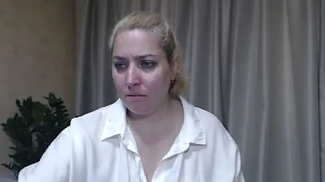 Snapshot of sweetpussy13 chatting on 05/24/26, 05:56 sweetpussy13 online show from 05/24/26, 05:56