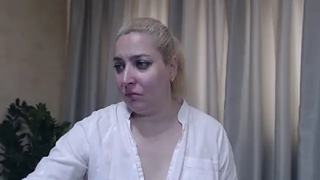 Snapshot of sweetpussy13 chatting on 06/11/26, 05:49 sweetpussy13 online show from 06/11/26, 05:49
