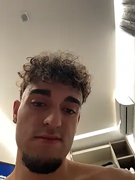 Snapshot of rich_papi chatting on 12/14/25, 03:39 rich papi online show from 12/14/25, 03:39