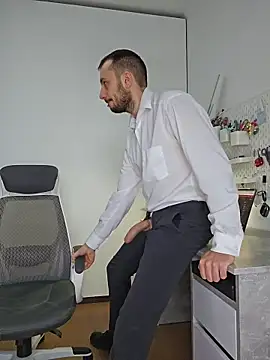 Snapshot of Lovebackground chatting on 12/05/25, 09:18 Lovebackground online show from 12/05/25, 09:18