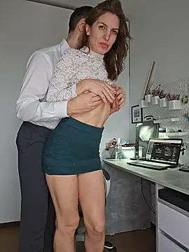 Snapshot of Lovebackground chatting on 12/16/25, 10:09 Lovebackground online show from 12/16/25, 10:09