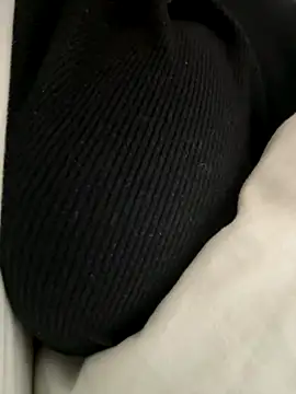 Snapshot of leo-kitty chatting on 12/18/25, 10:38 leo-kitty online show from 12/18/25, 10:38