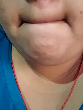 Snapshot of pooja_patel0050 chatting on 12/18/25, 03:01 pooja patel0050 online show from 12/18/25, 03:01