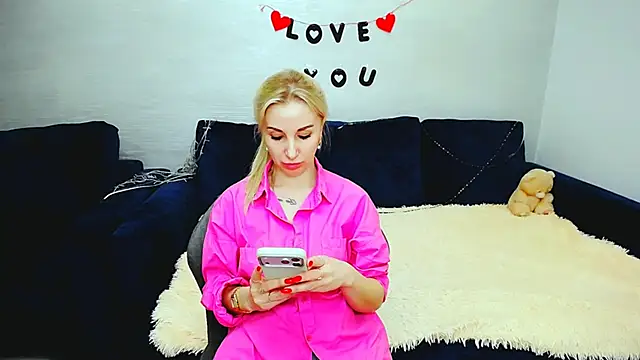Snapshot of Hanna--Sweet chatting on 02/06/26, 03:26 Hanna--Sweet online show from 02/06/26, 03:26
