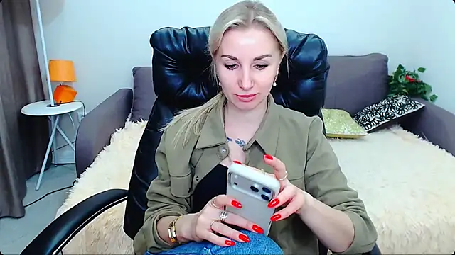 Snapshot of Hanna--Sweet chatting on 02/08/26, 10:29 Hanna--Sweet online show from 02/08/26, 10:29
