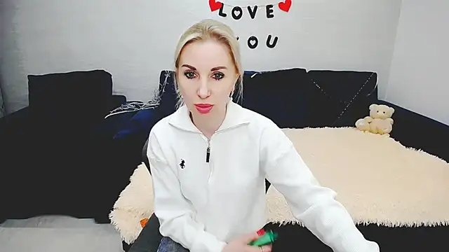 Snapshot of Hanna--Sweet chatting on 02/09/26, 03:38 Hanna--Sweet online show from 02/09/26, 03:38
