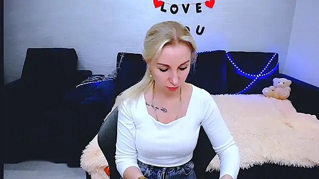 Snapshot of Hanna--Sweet chatting on 02/13/26, 11:50 Hanna--Sweet online show from 02/13/26, 11:50
