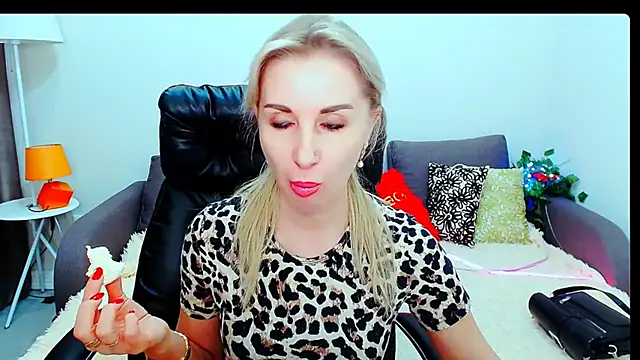 Snapshot of Hanna--Sweet chatting on 02/24/26, 10:24 Hanna--Sweet online show from 02/24/26, 10:24