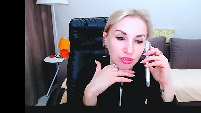 Snapshot of Hanna--Sweet chatting on 04/26/26, 10:46 Hanna--Sweet online show from 04/26/26, 10:46