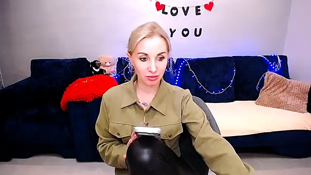 Snapshot of Hanna--Sweet chatting on 04/27/26, 11:08 Hanna--Sweet online show from 04/27/26, 11:08
