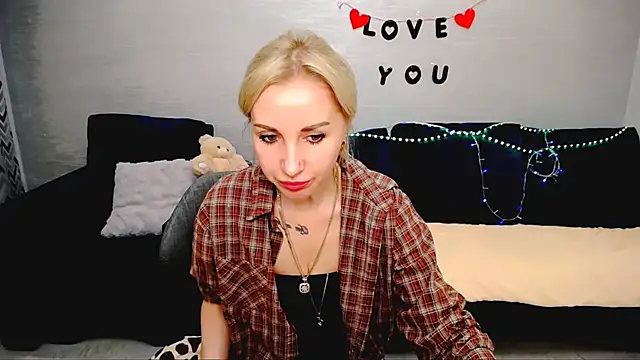 Snapshot of Hanna--Sweet chatting on 05/07/26, 02:55 Hanna--Sweet online show from 05/07/26, 02:55