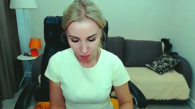 Snapshot of Hanna--Sweet chatting on 06/04/26, 10:32 Hanna--Sweet online show from 06/04/26, 10:32