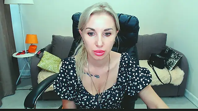 Snapshot of Hanna--Sweet chatting on 07/25/26, 11:19 Hanna--Sweet online show from 07/25/26, 11:19