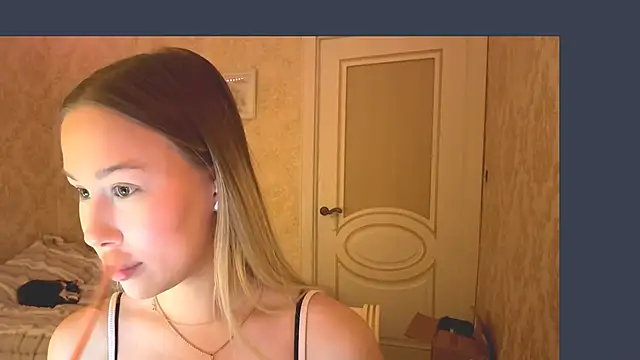 LashandraGiacomelli online show from 12/14/25, 04:34