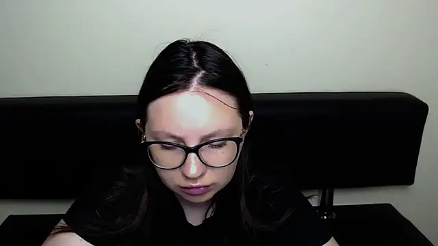 LiliaErmi online show from 05/27/26, 06:43