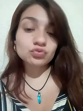 Snapshot of evelin__C chatting on 12/14/25, 01:44 evelin C online show from 12/14/25, 01:44