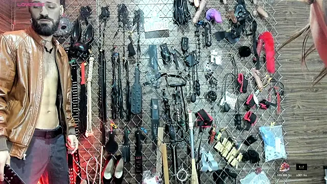 Snapshot of Hardcore_Room_Bdsm chatting on 12/17/25, 08:59 Hardcore Room Bdsm online show from 12/17/25, 08:59