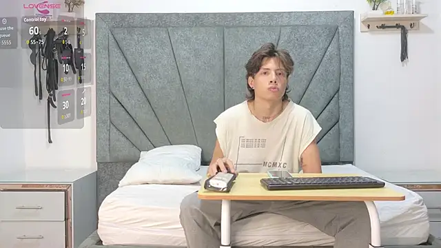 Snapshot of LoganRyder_OS chatting on 12/15/25, 06:39 LoganRyder OS online show from 12/15/25, 06:39