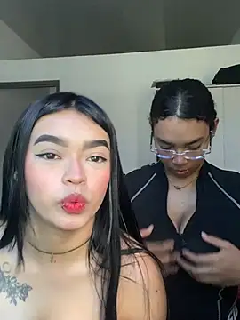 Emmy And Luna online show from 07/12/26, 07:16