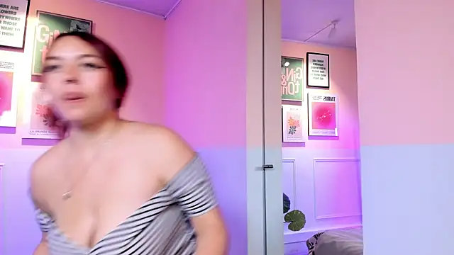 Snapshot of Lia_Roise chatting on 12/15/25, 11:42 Lia Roise online show from 12/15/25, 11:42