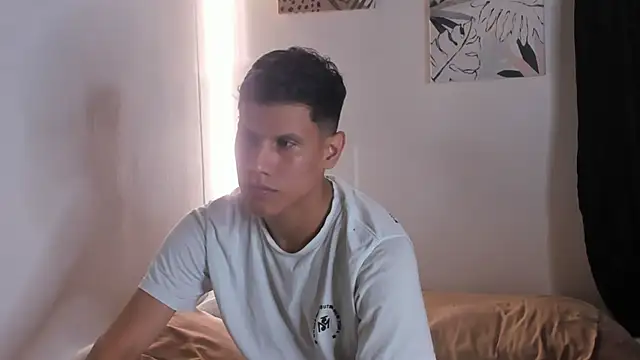 Snapshot of Apol0_69 chatting on 12/14/25, 07:40 Apol0 69 online show from 12/14/25, 07:40