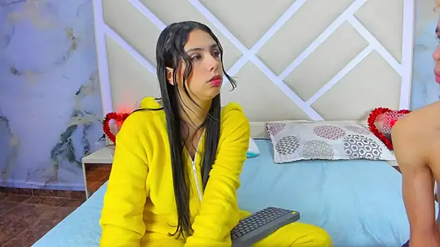 Snapshot of Ardiente_couple chatting on 12/14/25, 08:30 Ardiente couple online show from 12/14/25, 08:30