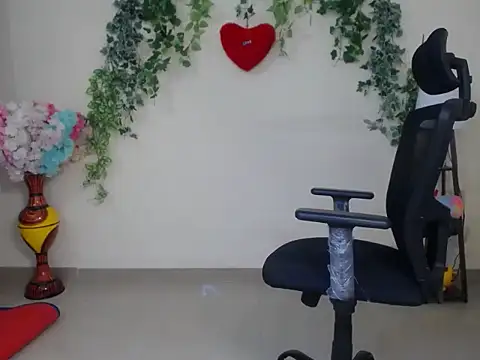 Shy nivi online show from 04/28/26, 02:55