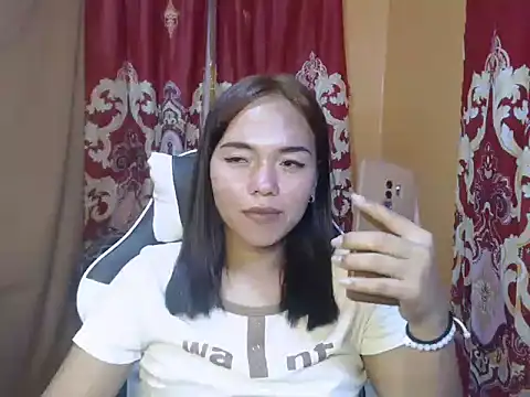 Snapshot of ur_lovelyjessy chatting on 12/20/25, 02:02 ur lovelyjessy online show from 12/20/25, 02:02