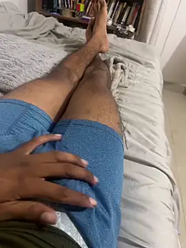 Snapshot of Med_milo chatting on 12/14/25, 03:56 Med milo online show from 12/14/25, 03:56