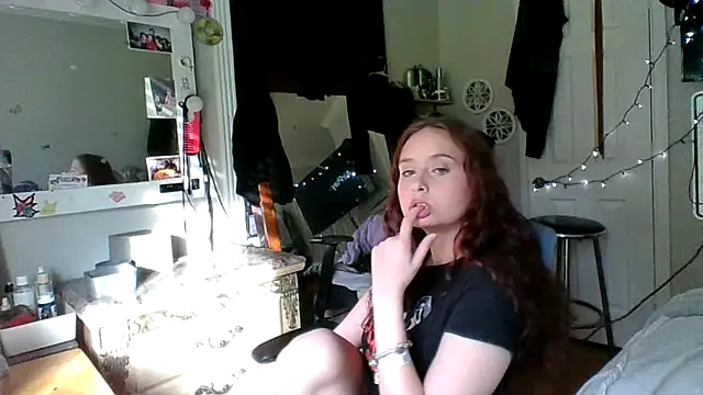 Snapshot of ariel4uuu chatting on 06/05/26, 11:43 ariel4uuu online show from 06/05/26, 11:43