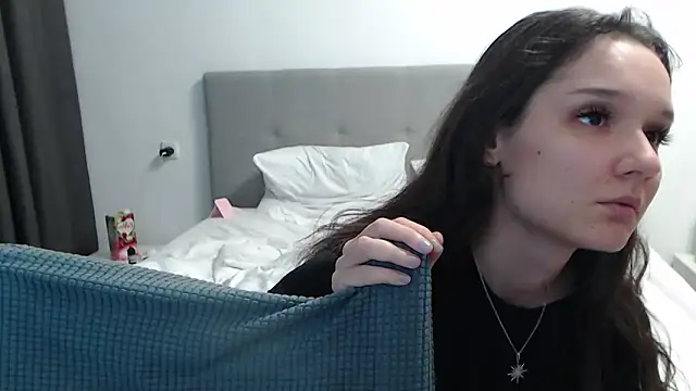 LiaBright online show from 12/18/25, 05:08