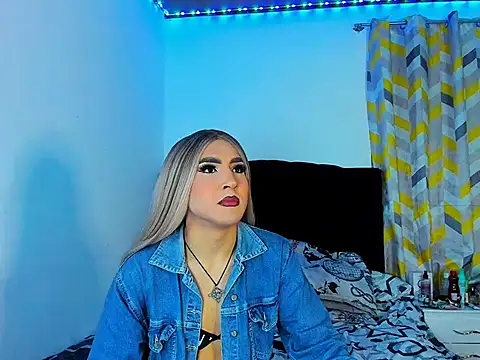 Snapshot of georgiina_giio chatting on 12/15/25, 07:56 georgiina giio online show from 12/15/25, 07:56