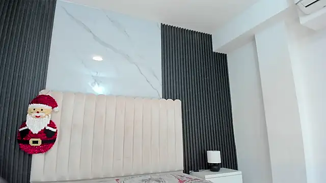 Snapshot of CerenaBroun_ chatting on 12/19/25, 07:43 CerenaBroun online show from 12/19/25, 07:43