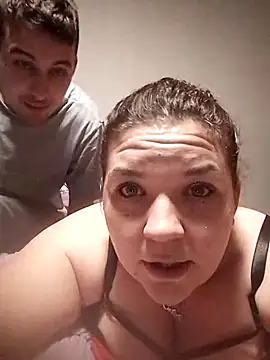 Snapshot of pschlueter07 chatting on 12/18/25, 12:27 pschlueter07 online show from 12/18/25, 12:27