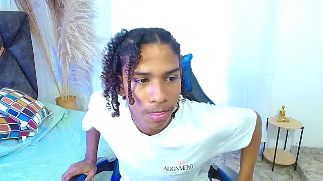 angelll18  online show from 12/18/25, 08:48