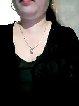 Snapshot of Dianna68 chatting on 12/17/25, 06:41 Dianna68 online show from 12/17/25, 06:41