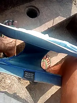 Snapshot of desiboy0090 chatting on 12/14/25, 05:57 desiboy0090 online show from 12/14/25, 05:57