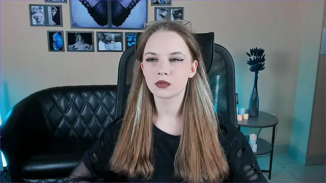 SsoniaRay online show from 12/17/25, 12:11