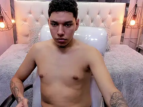 Snapshot of drake_miller7 chatting on 12/15/25, 05:34 drake miller7 online show from 12/15/25, 05:34