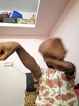 Snapshot of suhxil79 chatting on 12/15/25, 04:50 suhxil79 online show from 12/15/25, 04:50